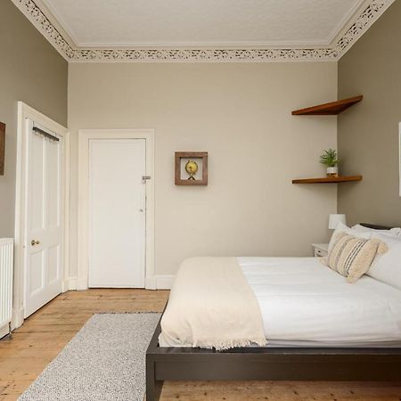2 Bed Old Town Apartment - Next To Castle Эдинбург Экстерьер фото