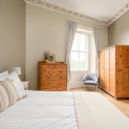 2 Bed Old Town Apartment - Next To Castle Эдинбург Экстерьер фото