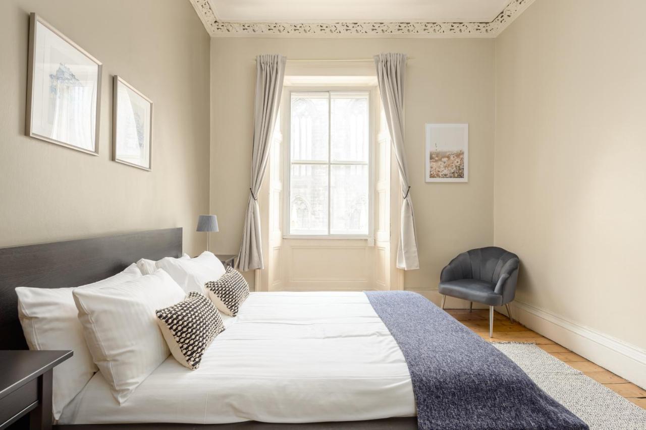 2 Bed Old Town Apartment - Next To Castle Эдинбург Экстерьер фото